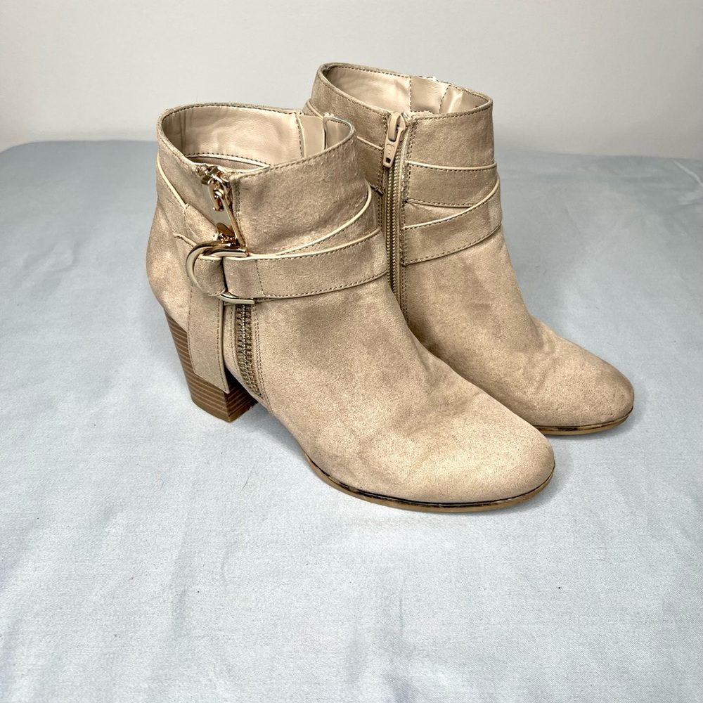 Apt. 9 Bootie, size 8.5